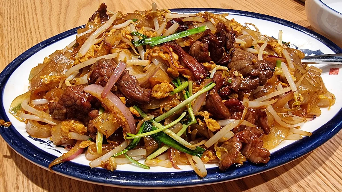 炒贵刁 stir-fried rice noodle
